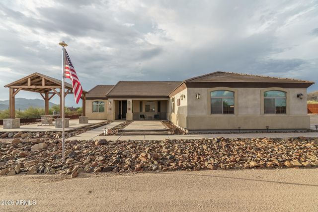 39722 N NEW RIVER Road, Phoenix, AZ 85086