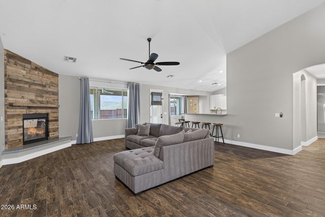 39722 N NEW RIVER Road, Phoenix, AZ 85086