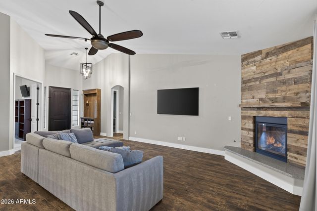 39722 N NEW RIVER Road, Phoenix, AZ 85086