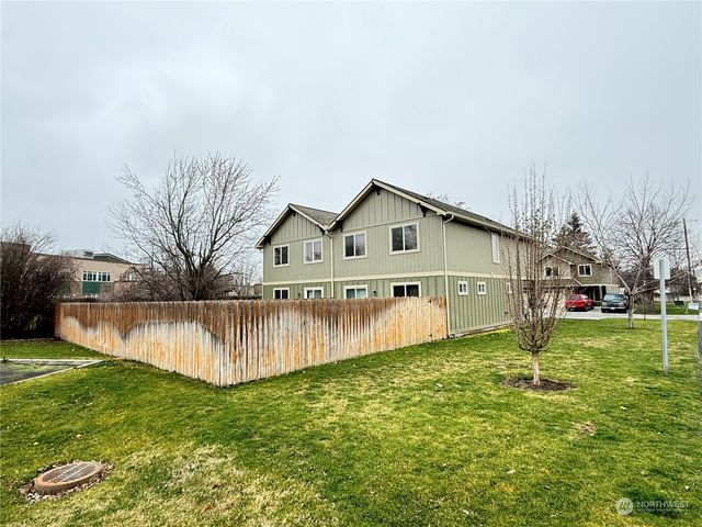 226 E Whitman Drive, College Place, WA 99324