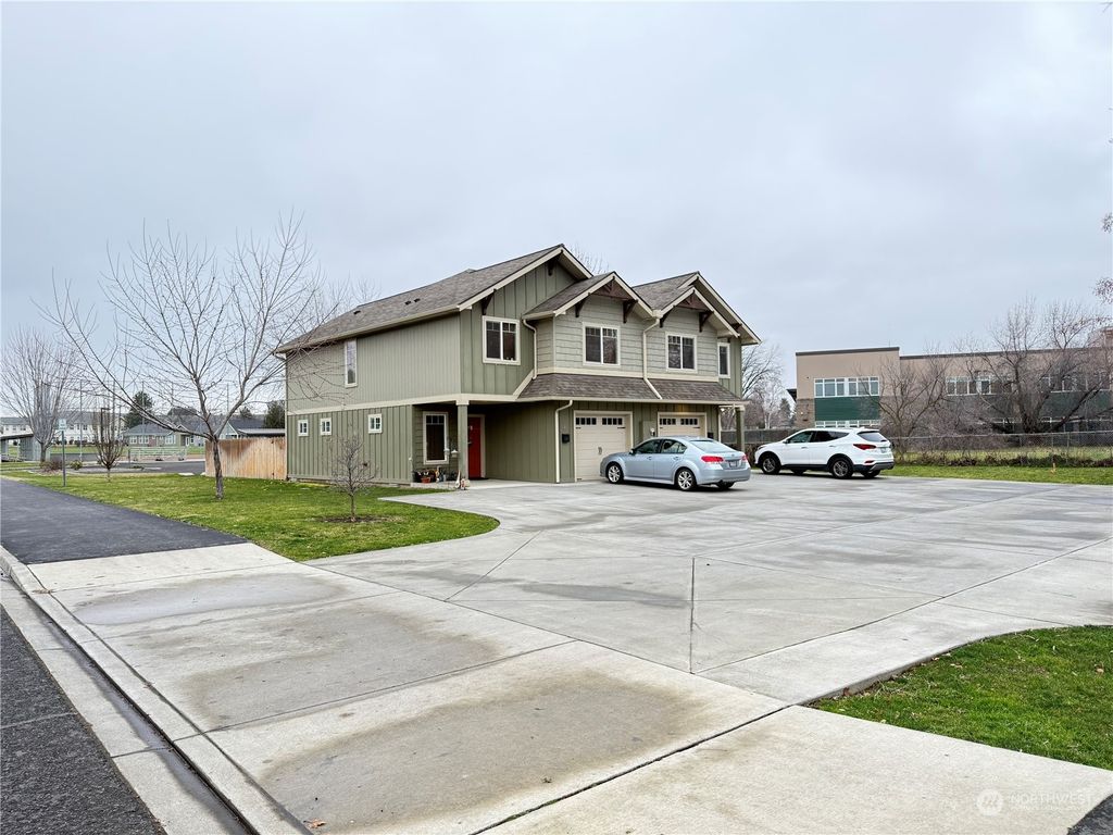 226 E Whitman Drive, College Place, WA 99324