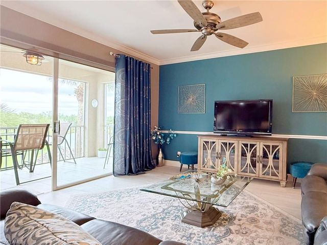 8555 Naples Heritage DR 245, Naples, FL 34112