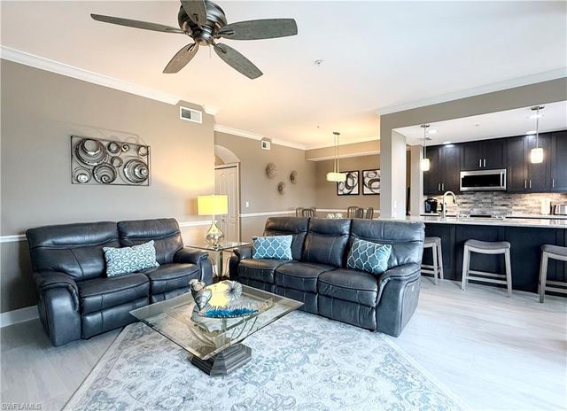 8555 Naples Heritage DR 245, Naples, FL 34112