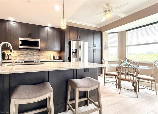 8555 Naples Heritage DR 245, Naples, FL 34112