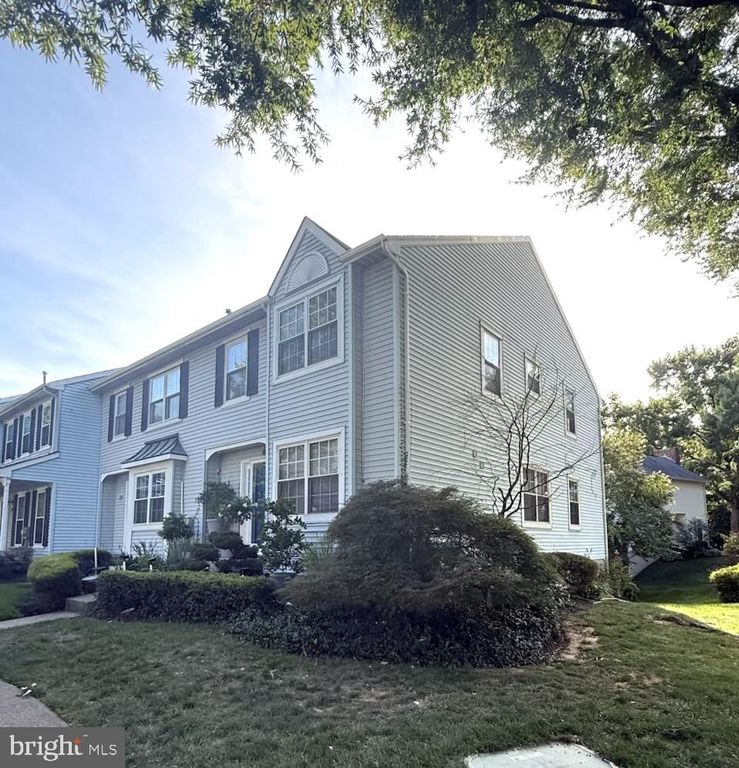91 LIBERTY DR, LANGHORNE, PA 19047 — photo 2