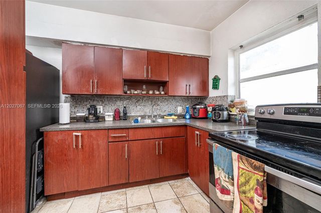 7712 Byron Ave 4, Miami Beach, FL 33141