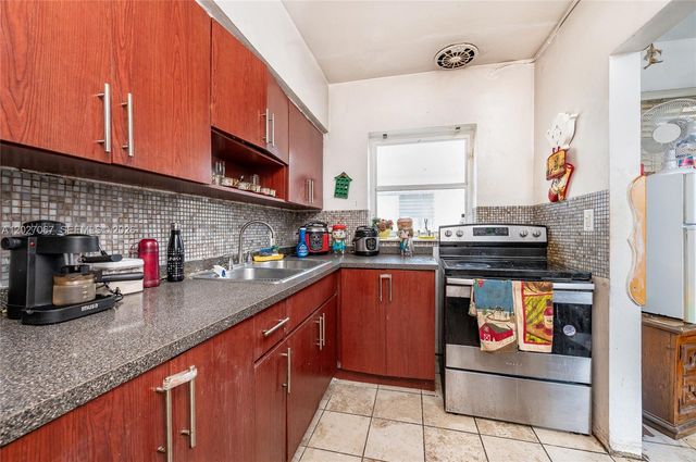 7712 Byron Ave 4, Miami Beach, FL 33141