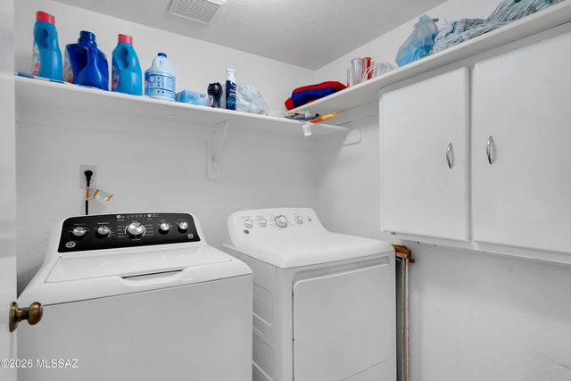 771 N Hearthside Lane, Tucson, AZ 85748