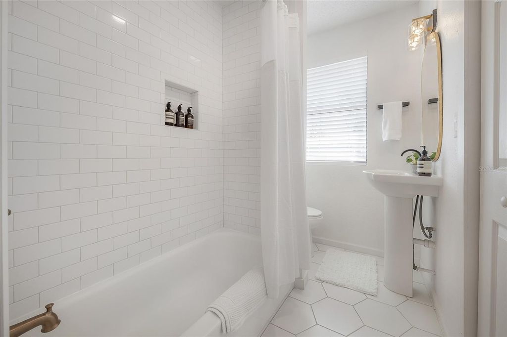 Image 27 of property listing at 319 W CURTIS STREET, Tampa, FL 33603