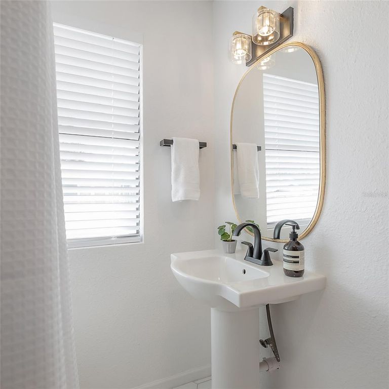 Image 31 of property listing at 319 W CURTIS STREET, Tampa, FL 33603