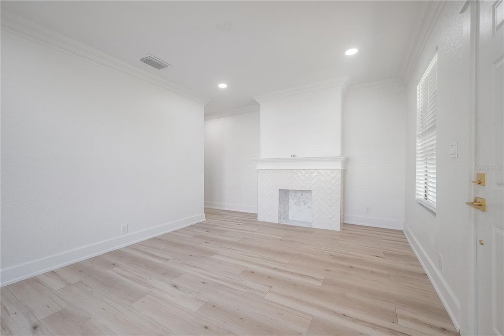 Image 49 of property listing at 319 W CURTIS STREET, Tampa, FL 33603
