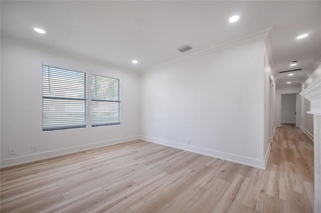 Image 52 of property listing at 319 W CURTIS STREET, Tampa, FL 33603