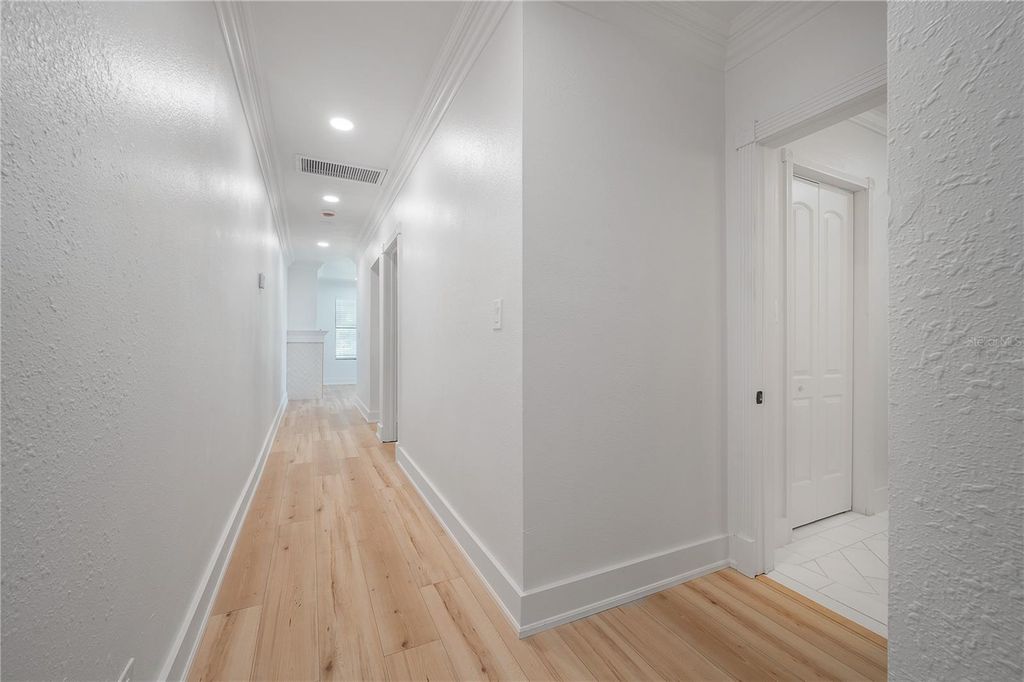 Image 67 of property listing at 319 W CURTIS STREET, Tampa, FL 33603