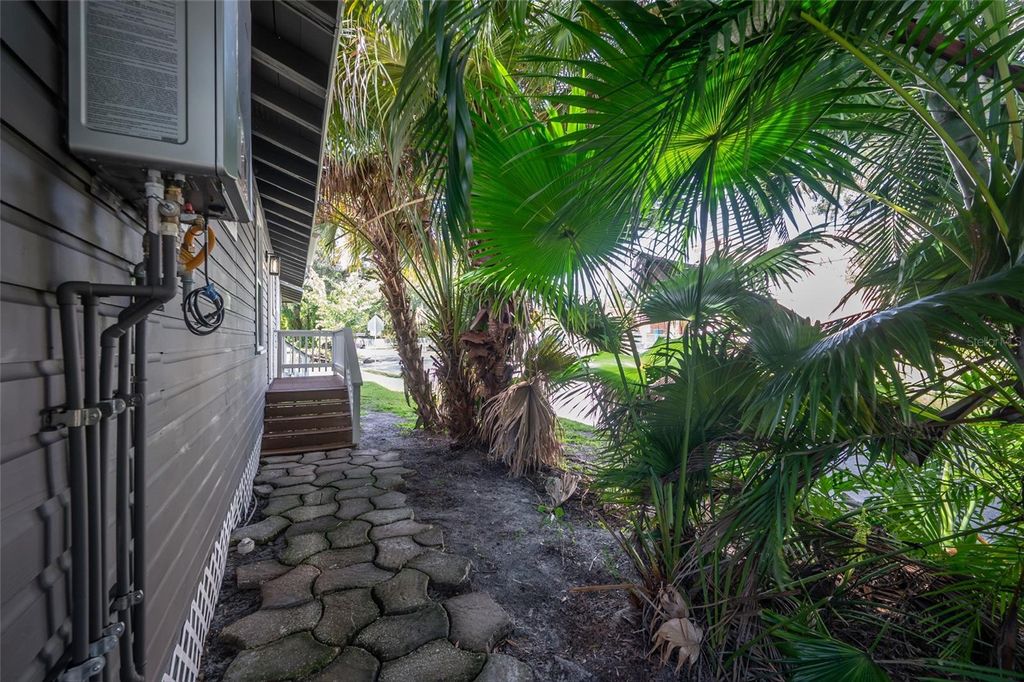 Image 68 of property listing at 319 W CURTIS STREET, Tampa, FL 33603