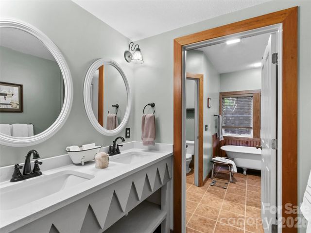 250 Creekside Way C102, Burnsville, NC 28714