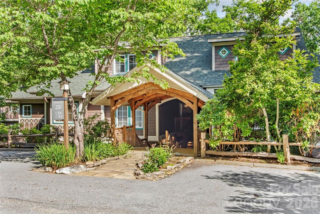 250 Creekside Way C102, Burnsville, NC 28714