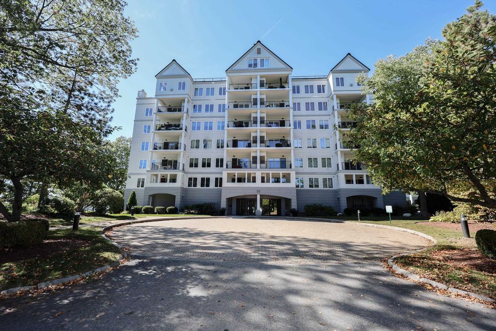 10 Mountain Laurels Dr Apt 606, Nashua, NH 03062