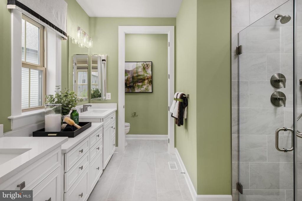 Image 10 of property listing at 5406 PONDVIEW LN, Ellicott City, MD 21043