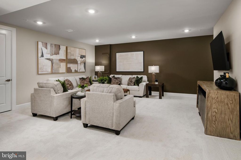 Image 17 of property listing at 5406 PONDVIEW LN, Ellicott City, MD 21043