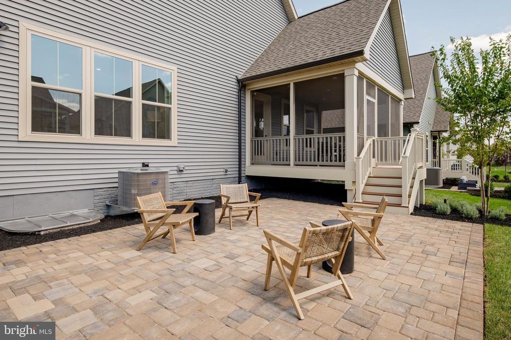 Image 18 of property listing at 5406 PONDVIEW LN, Ellicott City, MD 21043