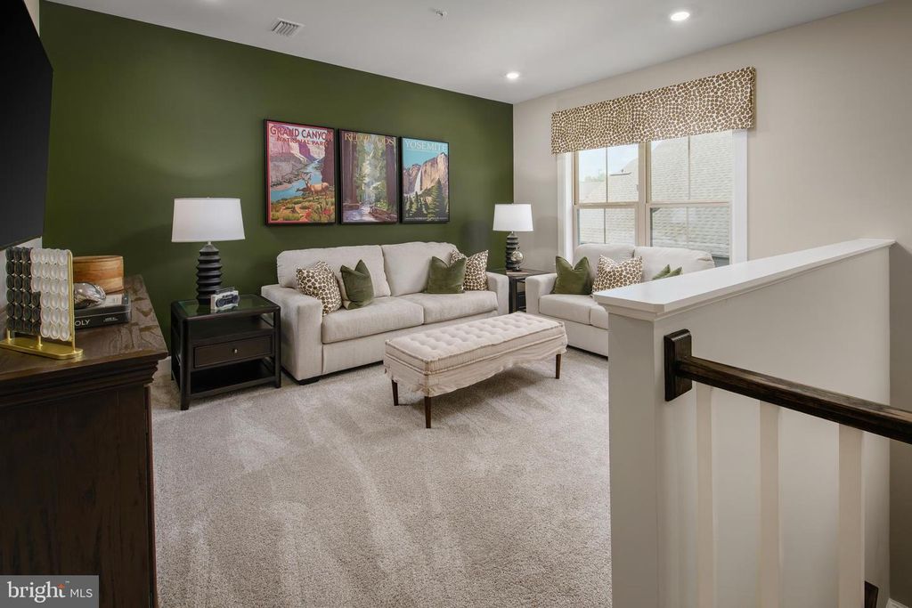 Image 7 of property listing at 5406 PONDVIEW LN, Ellicott City, MD 21043