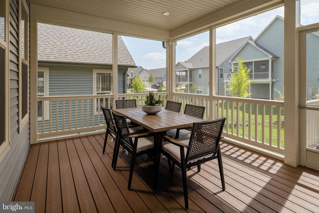 Image 8 of property listing at 5406 PONDVIEW LN, Ellicott City, MD 21043