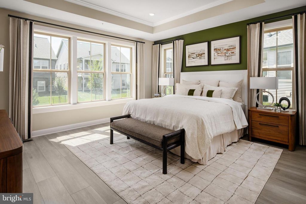 Image 9 of property listing at 5406 PONDVIEW LN, Ellicott City, MD 21043