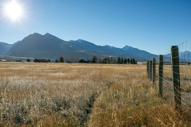 2702 E River Road, Livingston, MT 59047