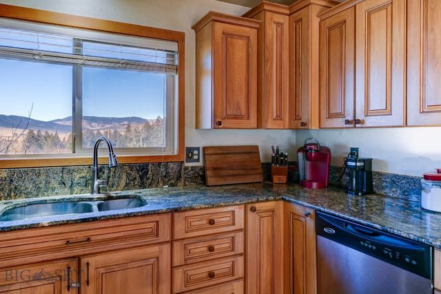 2702 E River Road, Livingston, MT 59047