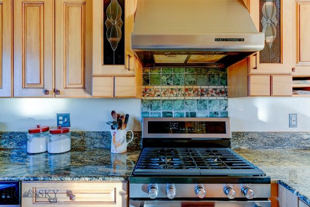 2702 E River Road, Livingston, MT 59047