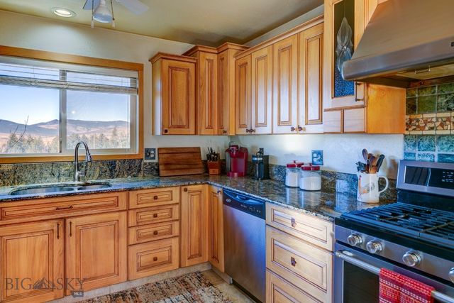 2702 E River Road, Livingston, MT 59047