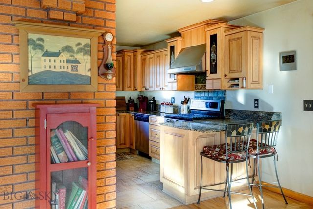 2702 E River Road, Livingston, MT 59047