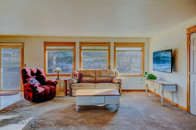2702 E River Road, Livingston, MT 59047