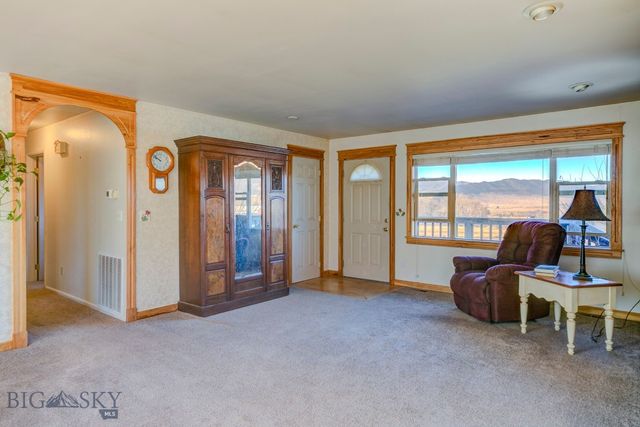 2702 E River Road, Livingston, MT 59047