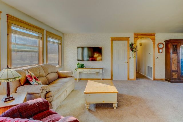 2702 E River Road, Livingston, MT 59047