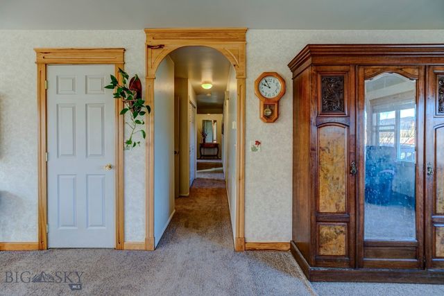 2702 E River Road, Livingston, MT 59047