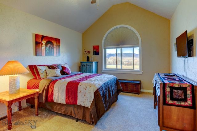 2702 E River Road, Livingston, MT 59047