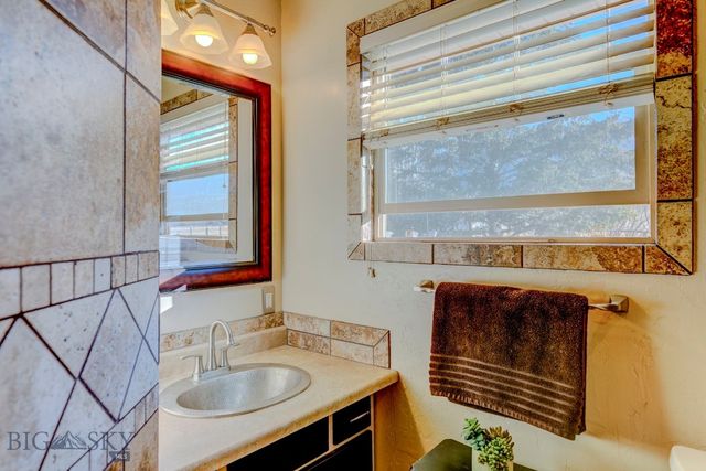 2702 E River Road, Livingston, MT 59047