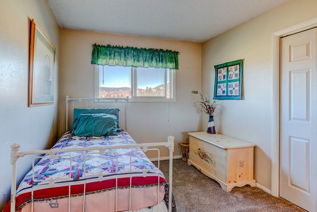 2702 E River Road, Livingston, MT 59047