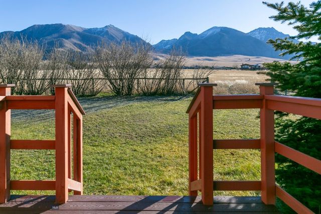 2702 E River Road, Livingston, MT 59047