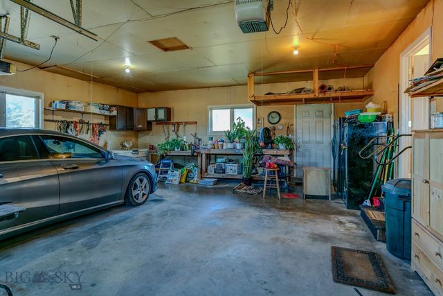 2702 E River Road, Livingston, MT 59047