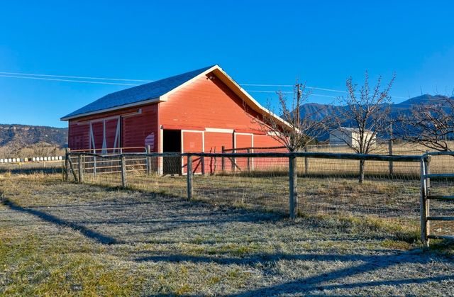 2702 E River Road, Livingston, MT 59047