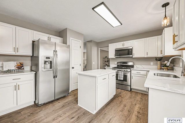 7822 S 97th Circle, La Vista, NE 68128