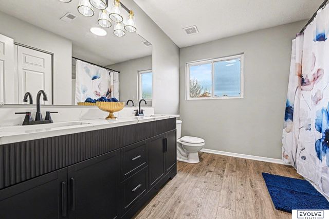 7822 S 97th Circle, La Vista, NE 68128