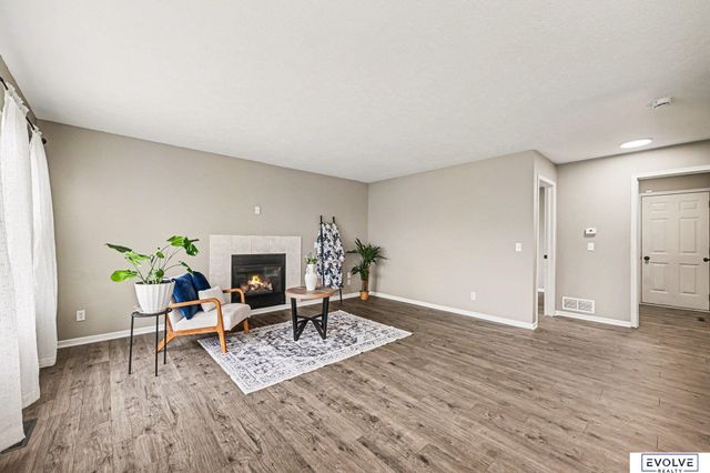 7822 S 97th Circle, La Vista, NE 68128