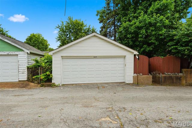 5229 Lisette Avenue, St Louis, MO 63109