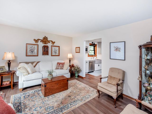 6256 Lynn Way, Woodbury, MN 55129