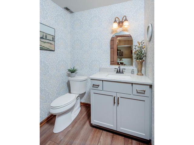 6256 Lynn Way, Woodbury, MN 55129