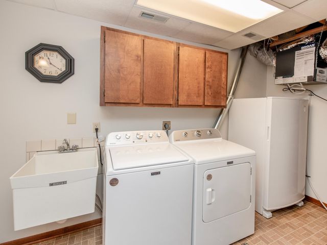 6256 Lynn Way, Woodbury, MN 55129