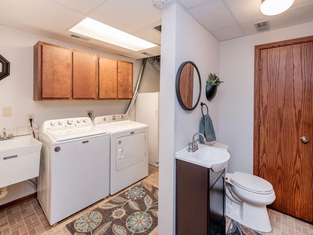 6256 Lynn Way, Woodbury, MN 55129